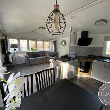 Palm Grove 2- Golden Palm - Pet Friendly, Wifi, Bed Linen, Central Heating - Meadow Lakes Caravan & Lodge Hire Чапъл Сейнт Лионардс Екстериор снимка